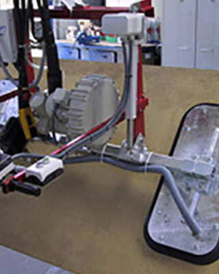 vacuum lifting machine lifting a sheet of mdf